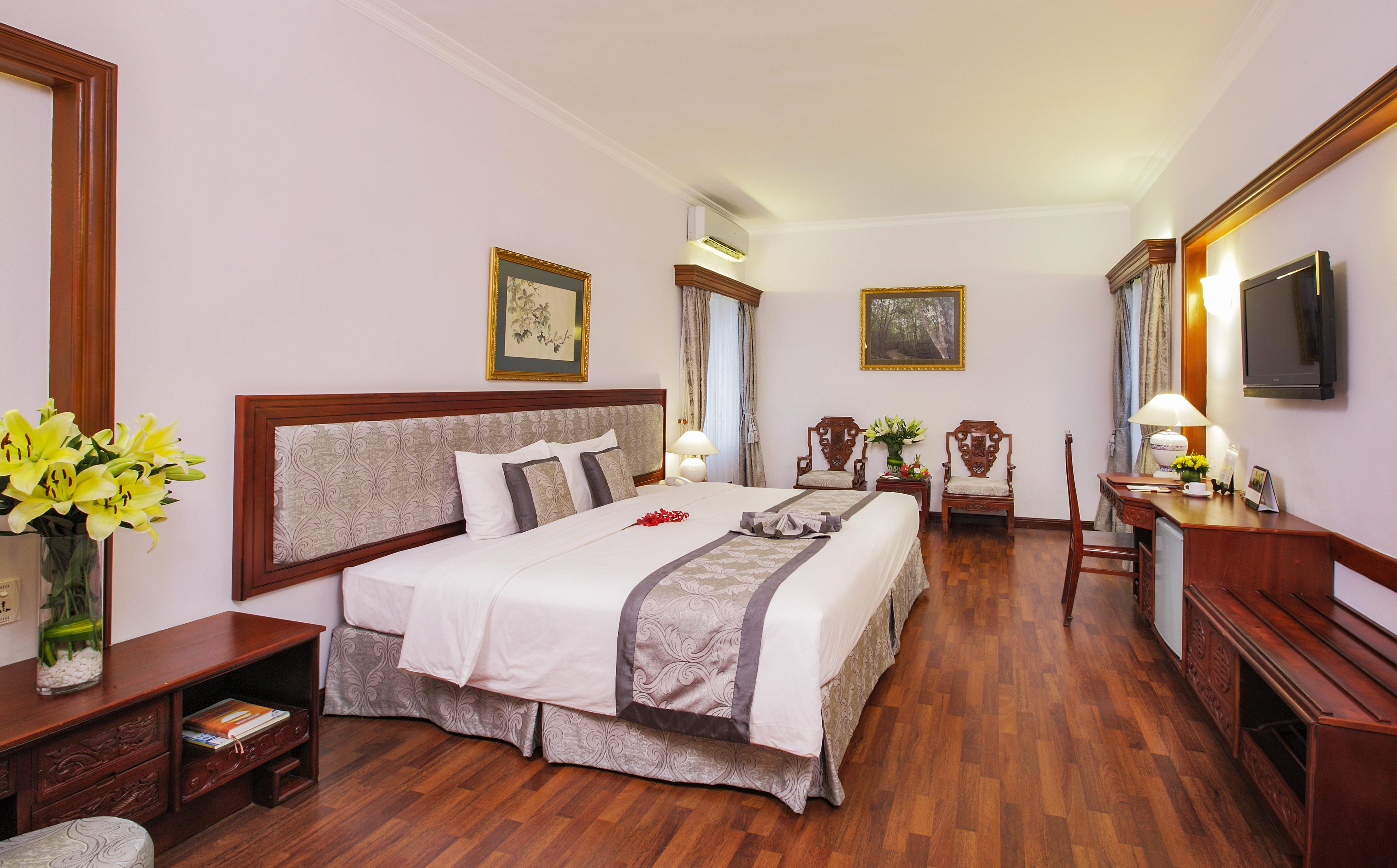 Royal Hotel Saigon Хошимин Экстерьер фото