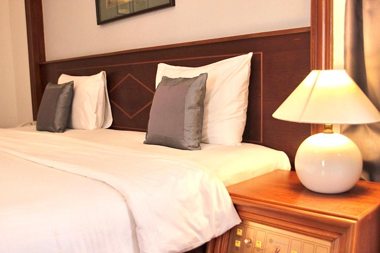 Royal Hotel Saigon Хошимин Экстерьер фото