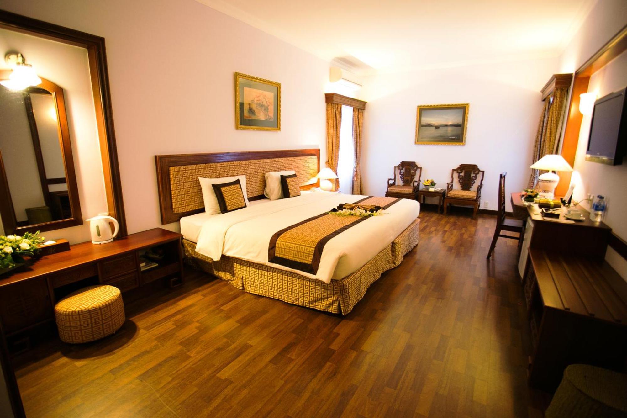 Royal Hotel Saigon Хошимин Экстерьер фото