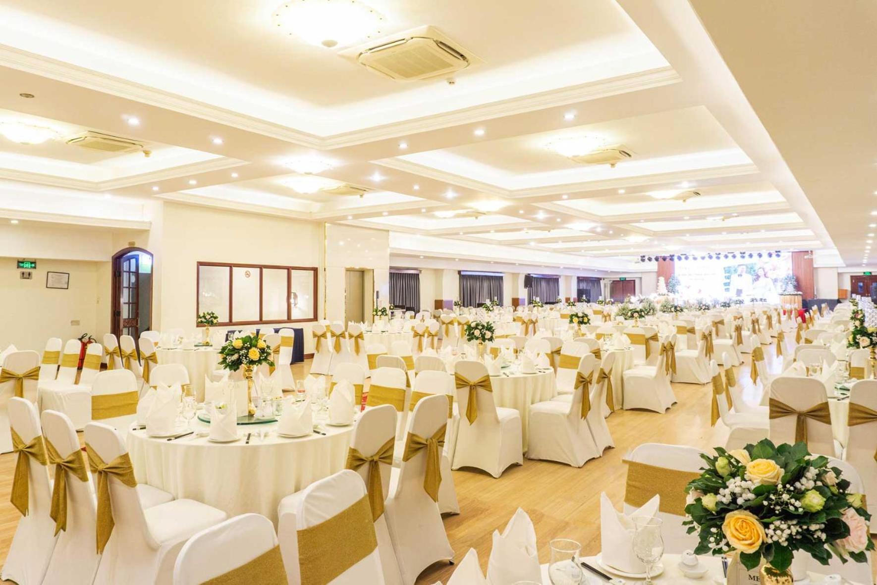 Royal Hotel Saigon Хошимин Экстерьер фото
