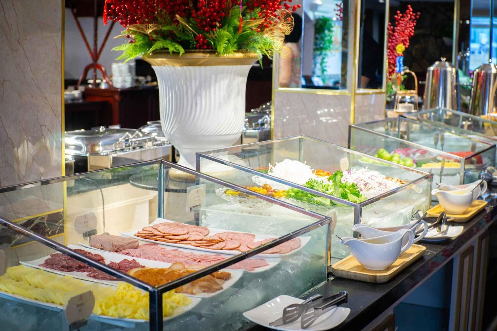 Royal Hotel Saigon Хошимин Экстерьер фото