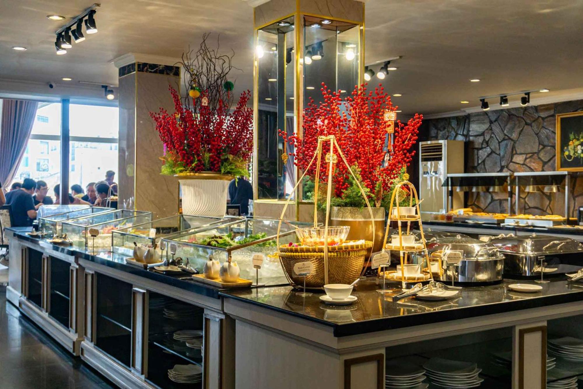 Royal Hotel Saigon Хошимин Экстерьер фото