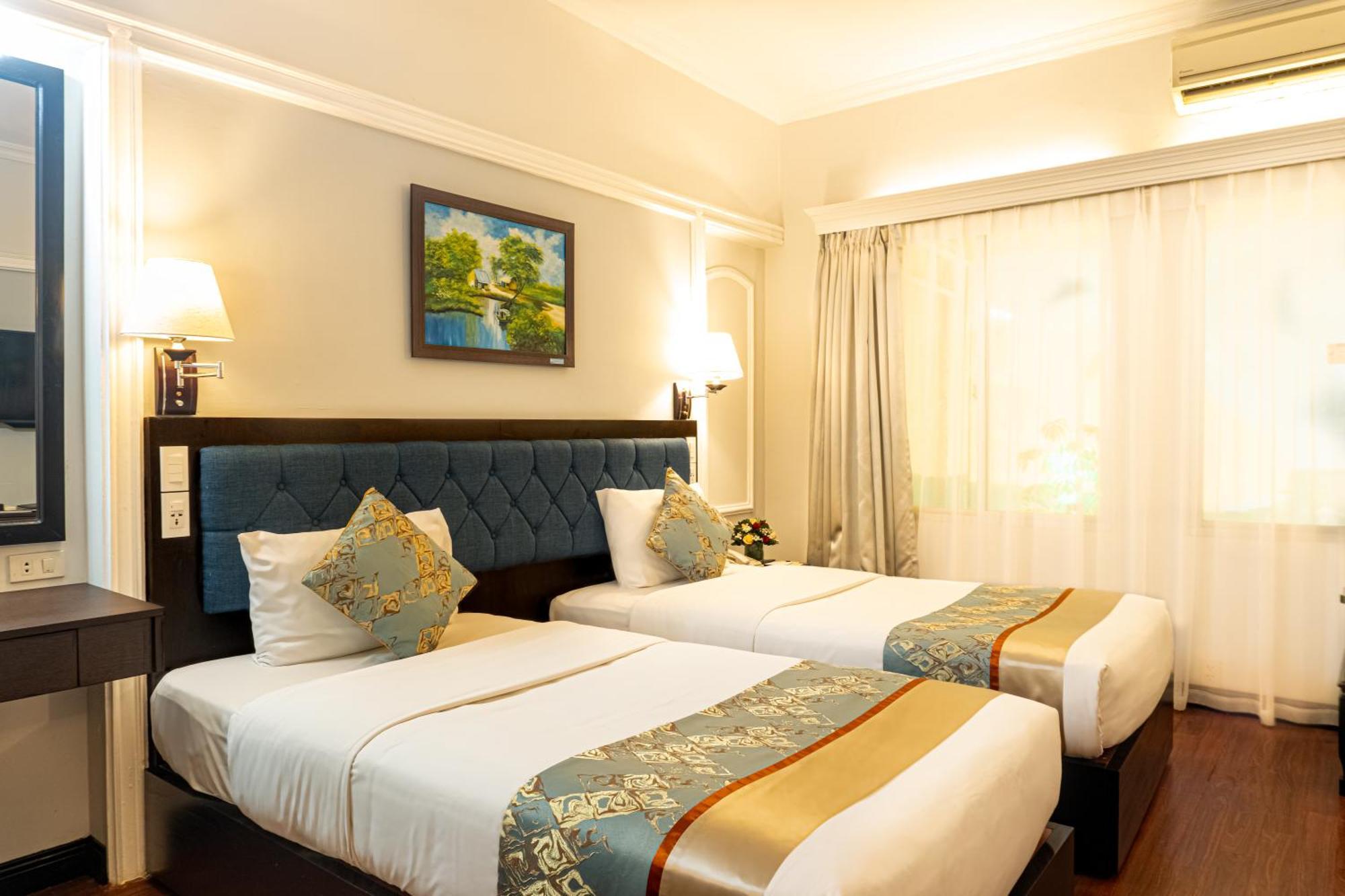 Royal Hotel Saigon Хошимин Экстерьер фото
